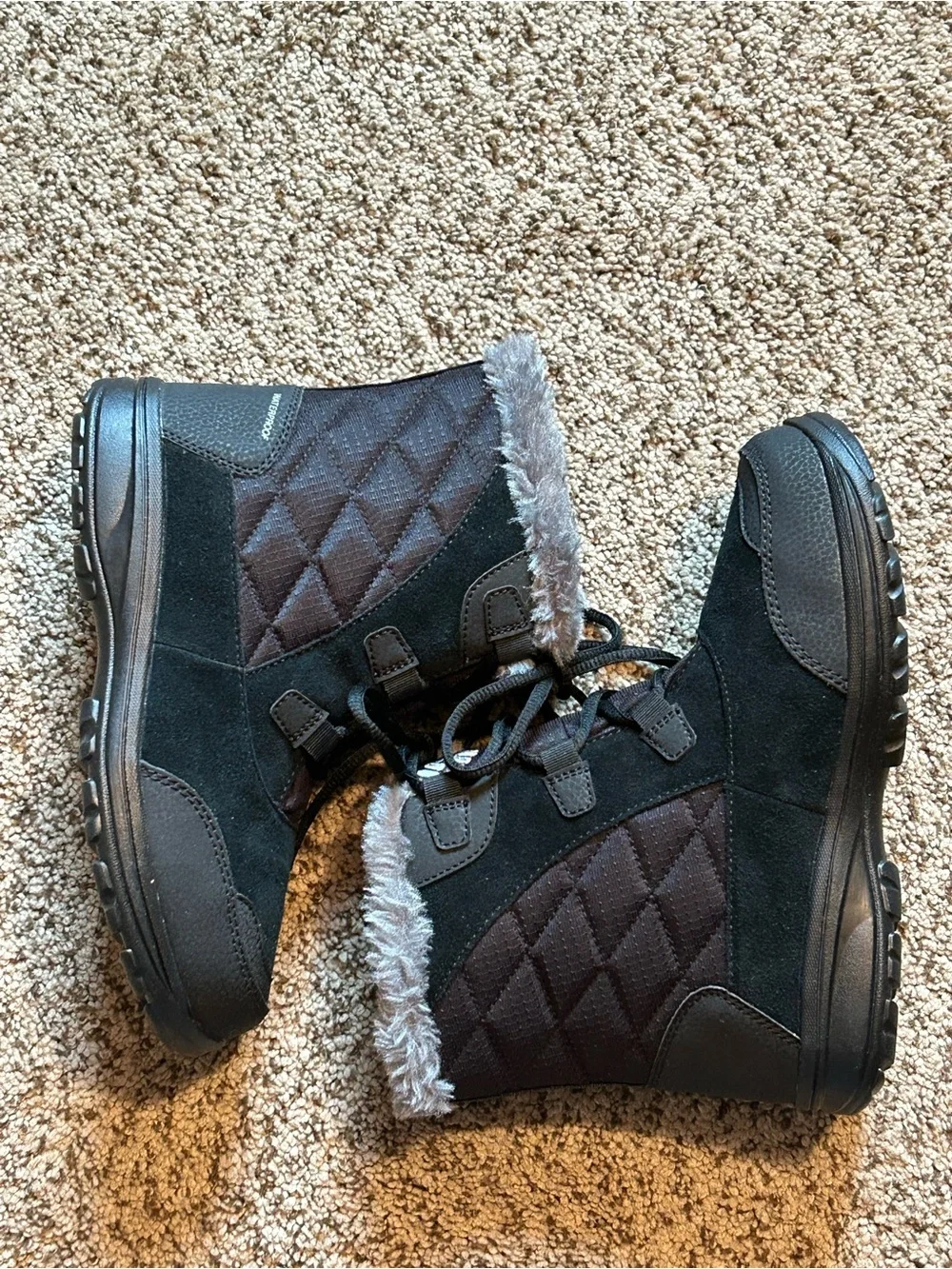 Columbia **never worn**